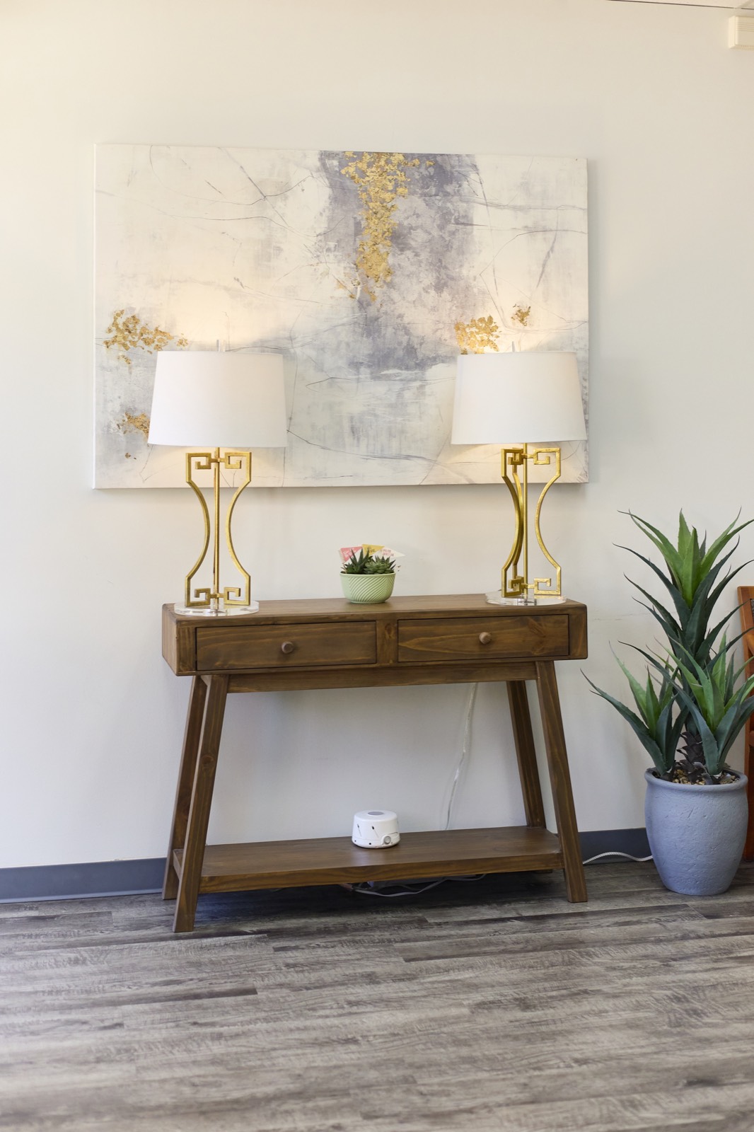 Welcoming reception area at the Richardson outpatient facility